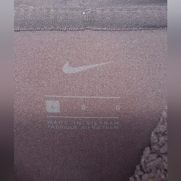 Fleecy Nike hoodie - size large - Picture 3 of 5
